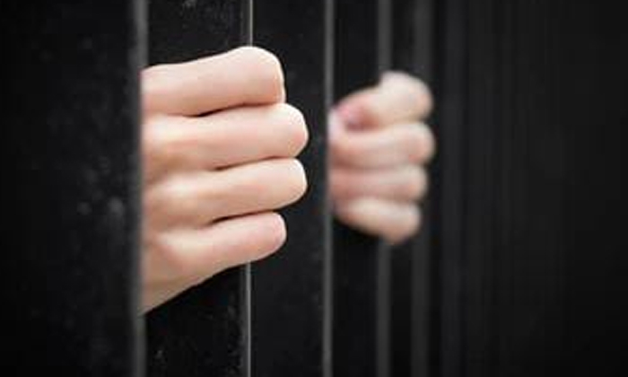  Three Years Imprisonment And A Fine Of Rs 500 Per Person In Case Of Extortion ,-TeluguStop.com