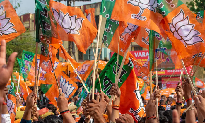  Bjp's Victory In Three Places,chhattisgarh, Madhya Pradesh, Bjp, Rajasthan, Amit-TeluguStop.com