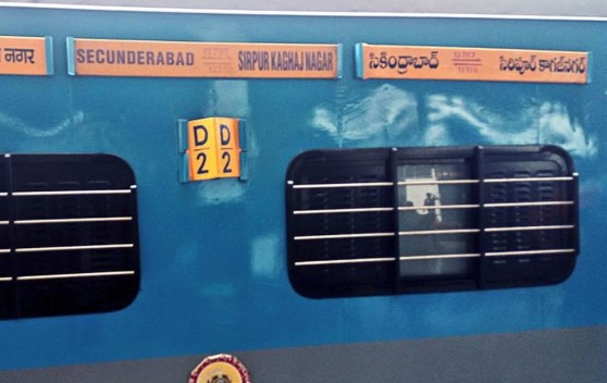  Smoke In Secunderabad - Sirpur Khagaj Nagar Express Train-TeluguStop.com