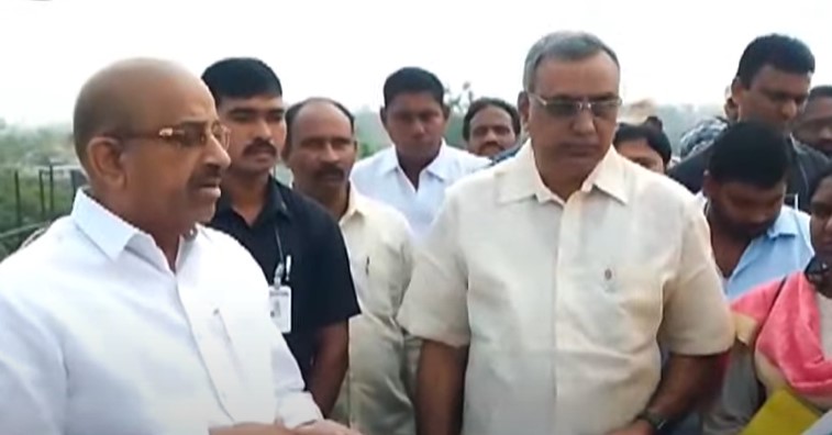  Minister Thummala Visits Bhadrachalam.. Inspection Of New Bridge Works-TeluguStop.com