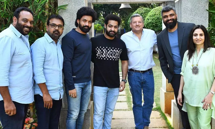  Netflix Ceo Meets Ntr And Kalyan Ram-TeluguStop.com