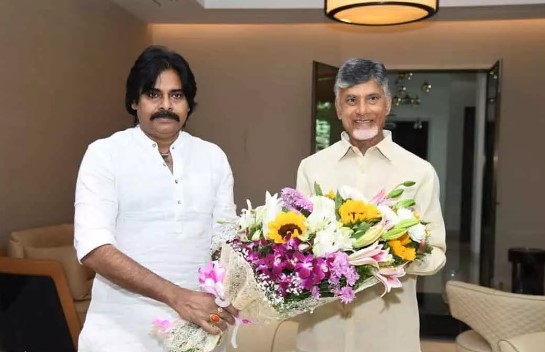  Pawan Kalyan Met Chandrababu In Hyderabad-TeluguStop.com