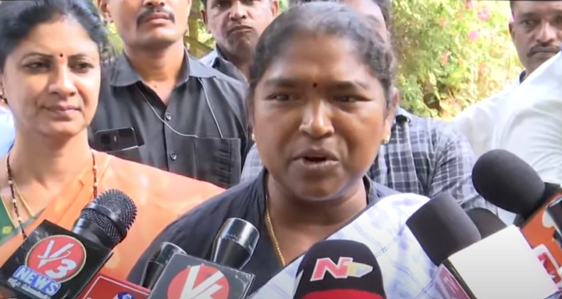 Brs Leaders Should Not Hurry...: Minister Seethakka Brs Leaders Should Not Hurry...: Minister Seethakka-TeluguStop.com