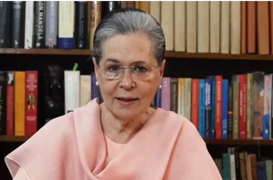  Center Strangles Democracy..: Sonia Gandhi-TeluguStop.com