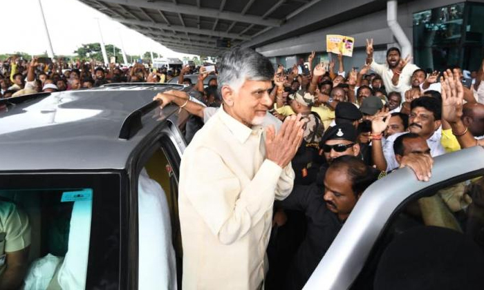  Tdp Chief Chandrababu Couple And Minister Roja Travelled In Same Indigo Flight-TeluguStop.com