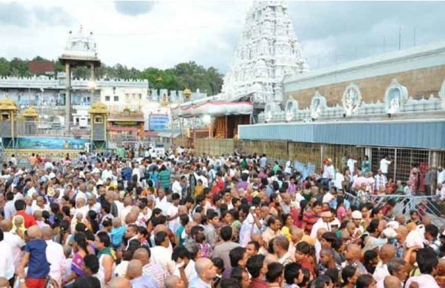  Crowd Of Devotees Increased In Tirumala..!!-TeluguStop.com