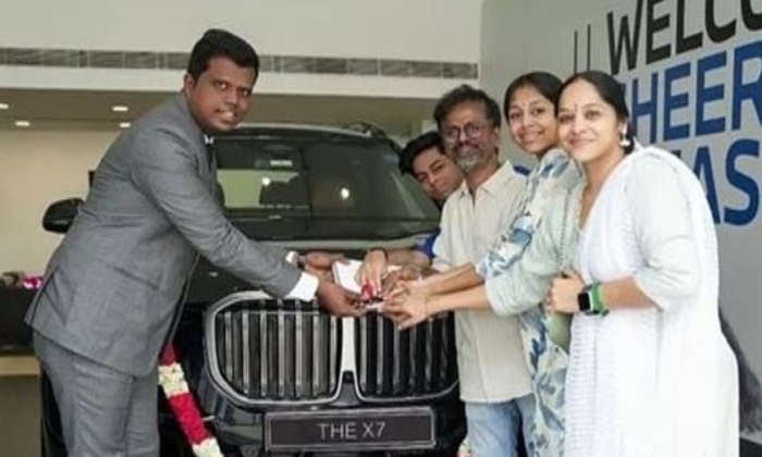  Director Ar Murugadoss Bought New Bmw X7 Car Cost-TeluguStop.com