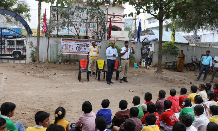  Accidents Can Be Avoided By Following Traffic Rules And Signals Traffic Si Raju,-TeluguStop.com