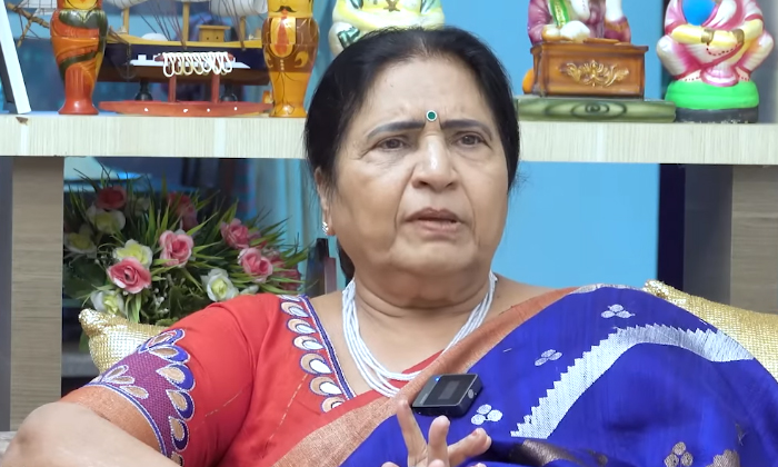  Actress Vijaya Durga Emotional Words About Her Family-TeluguStop.com