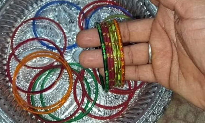  An Only Son Is Evil The Antidote To Evil Is Bangles , Telangana, Bangles-TeluguStop.com