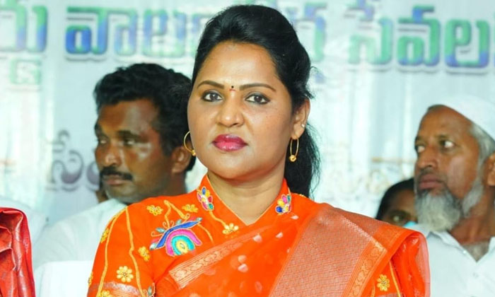  Ycp Rebel Mlas To Ap High Court..!, Vundavalli Sridevi , Anam Ramanarayana Reddy-TeluguStop.com