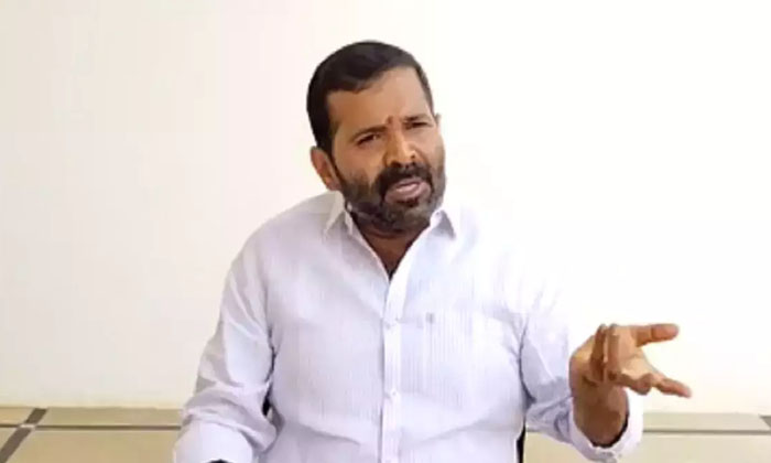  Political Friction In Bhuma's Family, Bhuma Kishore Reddy , Bhuma Akhila Priya,-TeluguStop.com