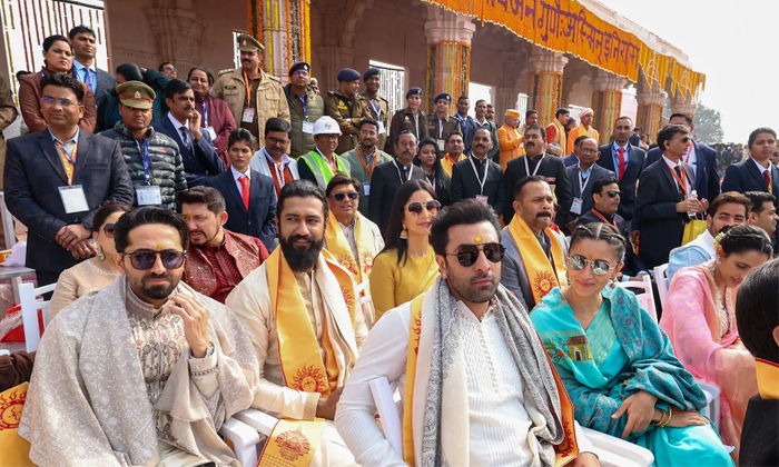  Bollywood Stars Attended Ayodhya Ram Mandir Inauguration Details,ram Mandir,ayod-TeluguStop.com