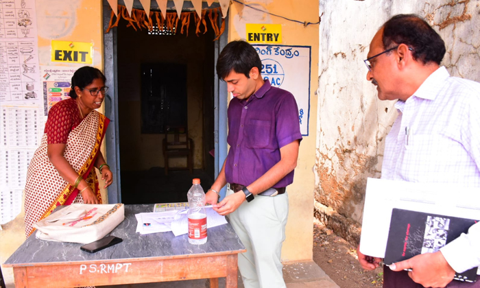  Eligible Youth Should Register To Vote - Collector Anurag Jayanti, Eligible Yout-TeluguStop.com