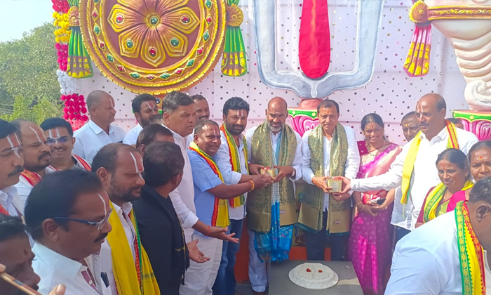  Government Whip Adi Srinivas Participating In The Statue Installation Ceremony O-TeluguStop.com