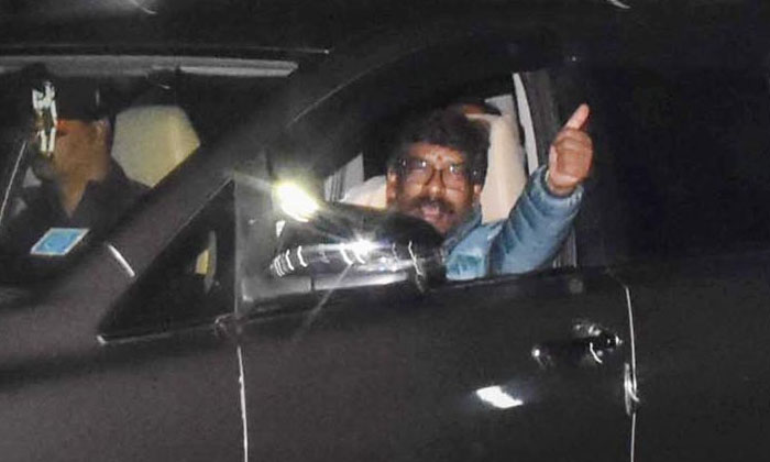  Hemant Soren Resigned Jharkhand New Chief Minister Champai Soren , Jharkhand Pol-TeluguStop.com