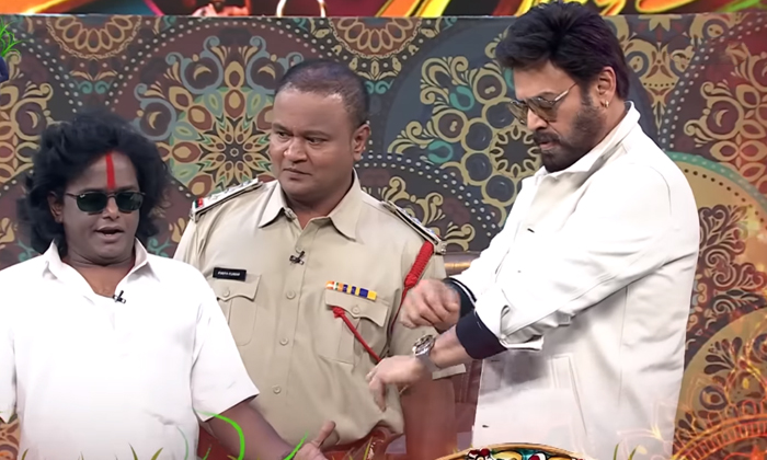  Hero Venkatesh Slaps Jabardasth Comedian In Sankranthi Special Show Details, Ven-TeluguStop.com