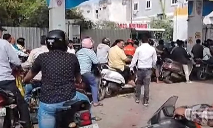 Endless Petrol Problems In Hyderabad..!! , Hyderabad , Petrol Stations , Truc-TeluguStop.com