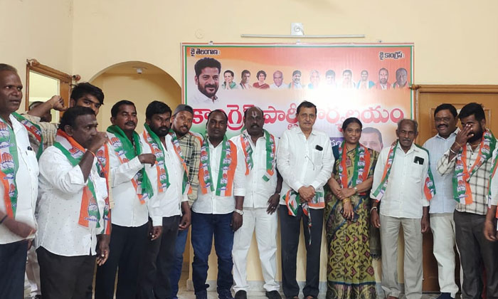  Joins Congress From Desaipalli-TeluguStop.com