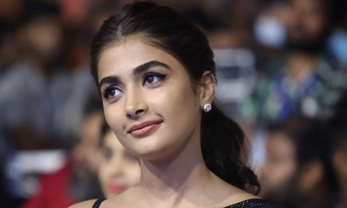 Telugu Iron Leg, Keerthy Suresh, Pooja Hegde, Sarkaruvaari, Sreeleela, Tollywood Telugu Iron Leg, Keerthy Suresh, Pooja Hegde, Sarkaruvaari, Sreeleela, Tollywood