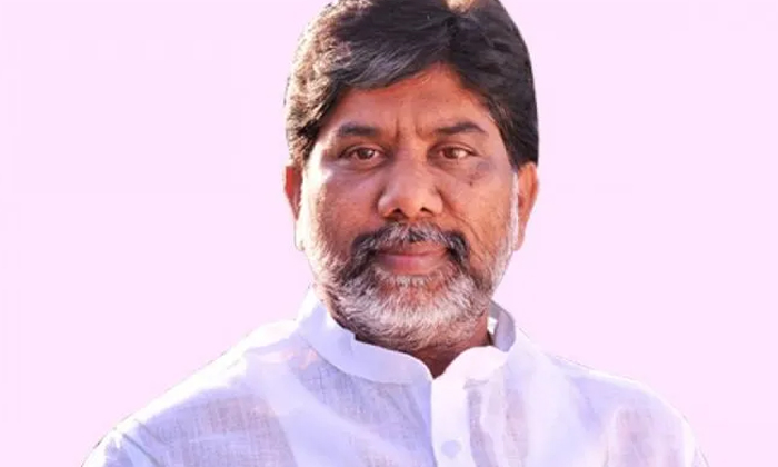  Megastar Chiranjeevi Couple Met Telangana Deputy Cm Bhatti Vikramarka At Praja B-TeluguStop.com