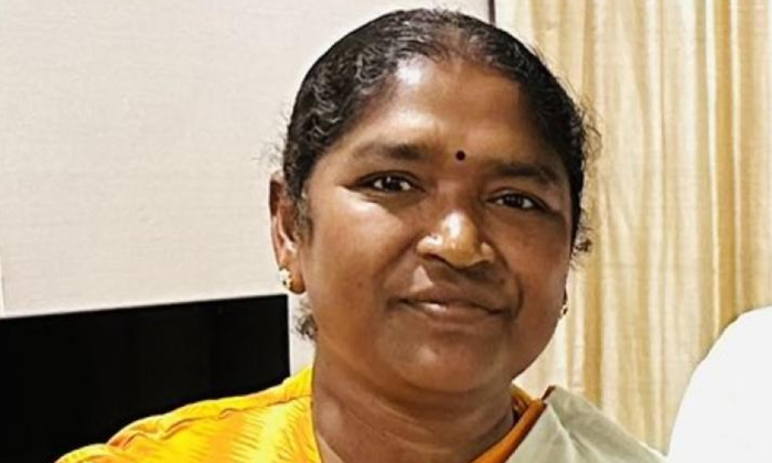  Minister Seethakka Sensational Comments On Gas Cylinder Free Electricity Congres-TeluguStop.com