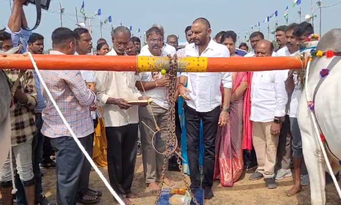  Ntr To Ysr Mana Uru Mana Sankranti Celebrations Begin At Gudivada, Ntr To Ysr Ma-TeluguStop.com