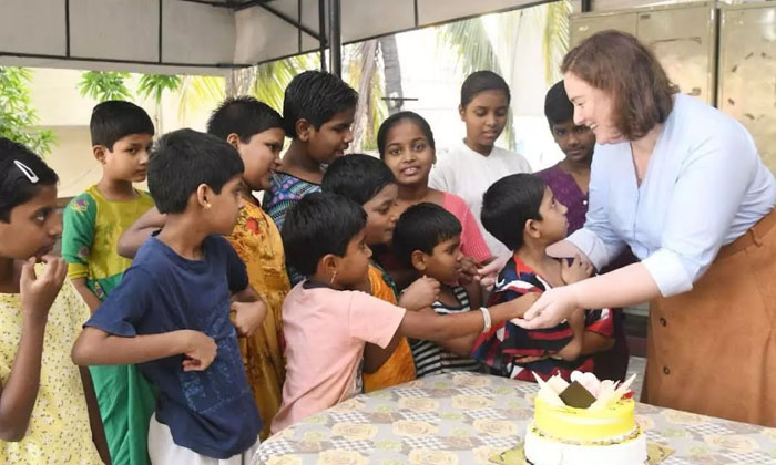  Pawan Kalyan Wife Celebrate New Year With Kids, Pawan Kalyan, Anna Lezhneva , Ne-TeluguStop.com