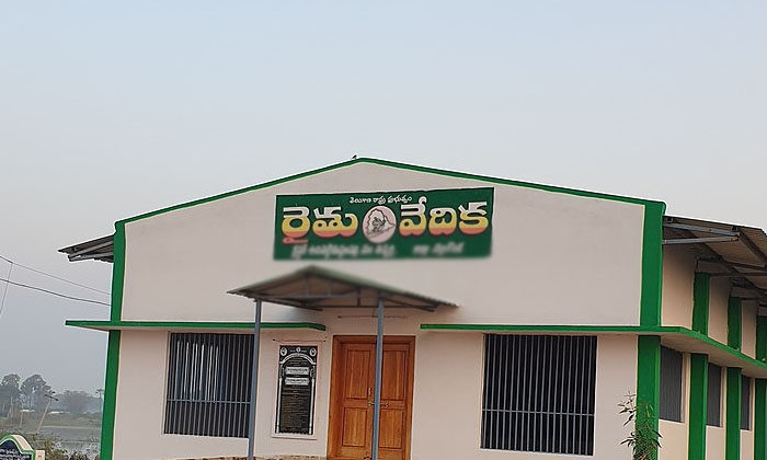  Lack Of Funds, Management Or Farmers' Platforms That Are Running Dry, Rythu Ved-TeluguStop.com