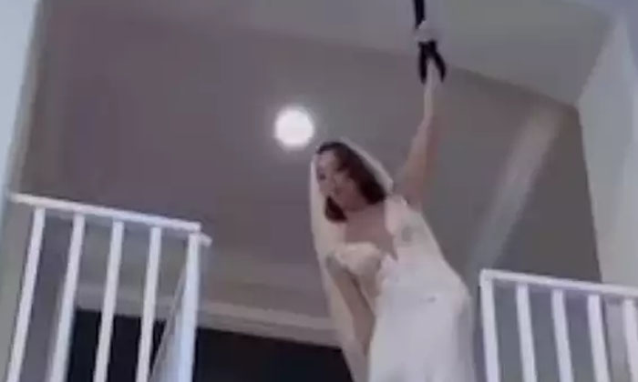  The Bride Shocked With The Dare Devil Entry The Video Will Leave You Speechless,-TeluguStop.com