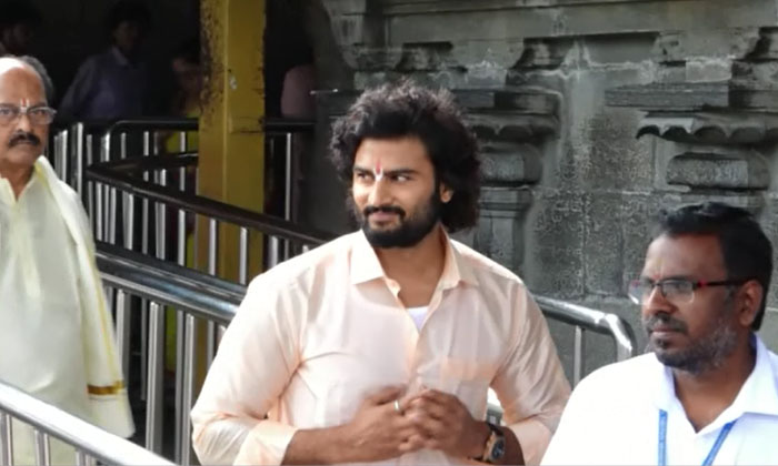  Film Actor Sudheer Babu Visited Tirumala Srivari , Tirumala, Vedic Scholars, Vip-TeluguStop.com