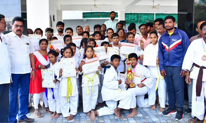  Versatility Should Be Practiced In Childhood Mla Padmavathi, Mla Padmavathi, Su-TeluguStop.com