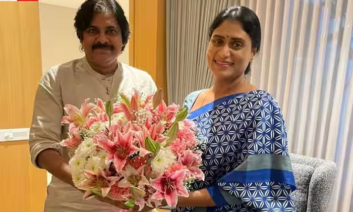  Ys Sharmila Met Jana Sena Chief Pawan Kalyan Son Wedding Invitation Ys Sharmila-TeluguStop.com