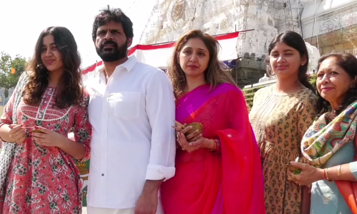  Actor Shyam Cj Alok Arade Mla Rajendar Reddy Darshans Tirumala Today, Actor Shya-TeluguStop.com