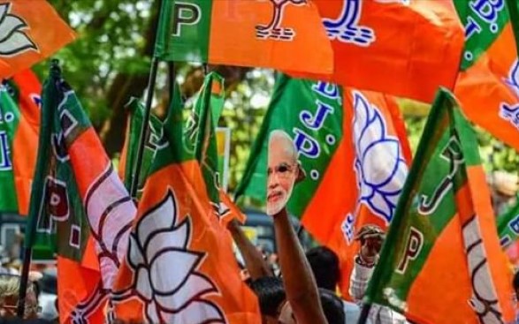  Hyderabad Nampally Bjp Office Leaders Queue..!-TeluguStop.com