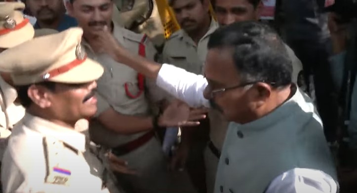  Former Mp Mallu Ravi Fires At Police At Gandhi Bhavan-TeluguStop.com