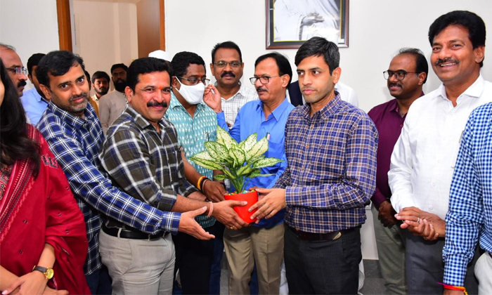  New Year Wishes For Rajanna Sircilla District Collector Anurag Jayanthi, New Yea-TeluguStop.com