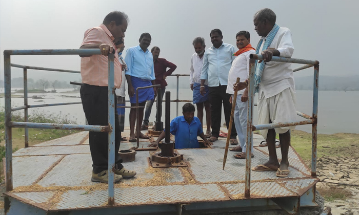  Officials Who Undertook Repairs To The Dam, Repairs To Dam, Rudrangi Mandal, Ra-TeluguStop.com