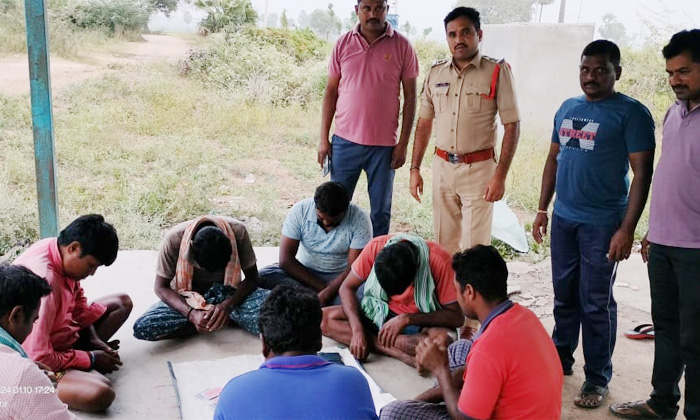  Poker Players Arrested In Kamareddygudem Village, Poker Players, Poker Players A-TeluguStop.com