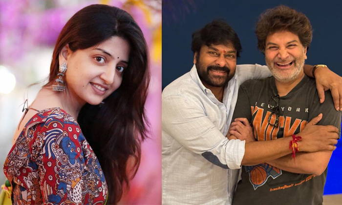  Poonam Kaur Shocking Comments About Chiranjeevi Trivikram Photo Details, Poonam-TeluguStop.com