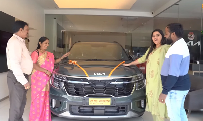  Rowdy Rohini Bought New Luxury Car Price And Details-TeluguStop.com