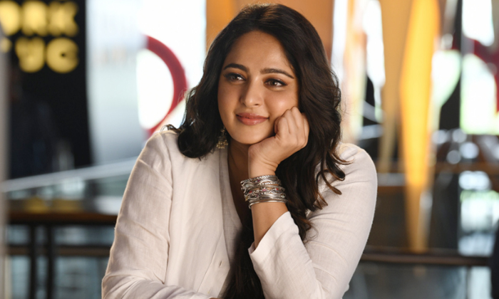 Telugu Anushka, Anushka Shetty, Nagarjuna, Puri Jagannath, Sonali Bendre, Tollyw