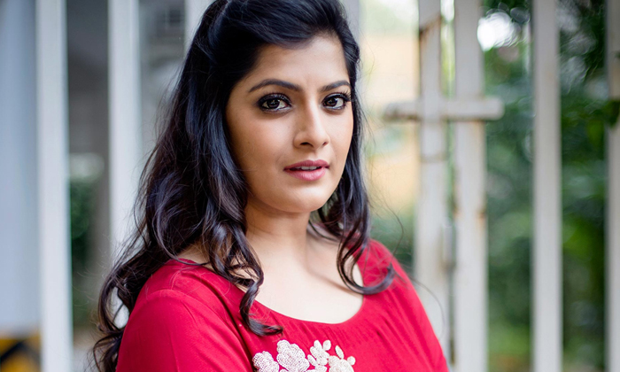  Tollywood Industry New Sentiment Varalaxmi Sharat Kumar Details Here-TeluguStop.com