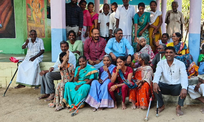  Darshan At Nampelli And Agrahara For The Elderly In The Government Ashram, Anura-TeluguStop.com