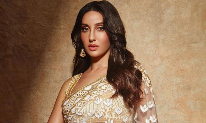  Bollywood Actress Nora Fatehi Pulled Hair Co Star Bangladesh-TeluguStop.com