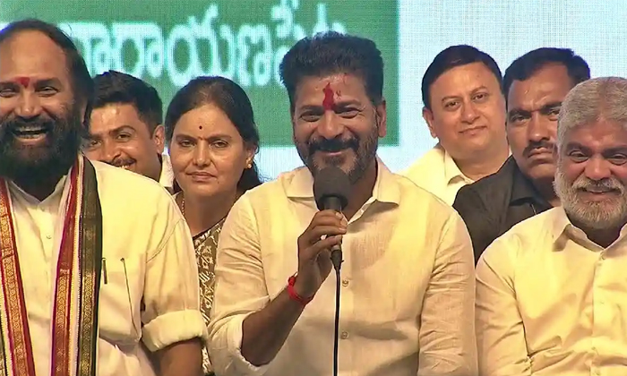  Cm Revanth Reddy : కోస్గిలో మహిళా సంఘాలక-TeluguStop.com