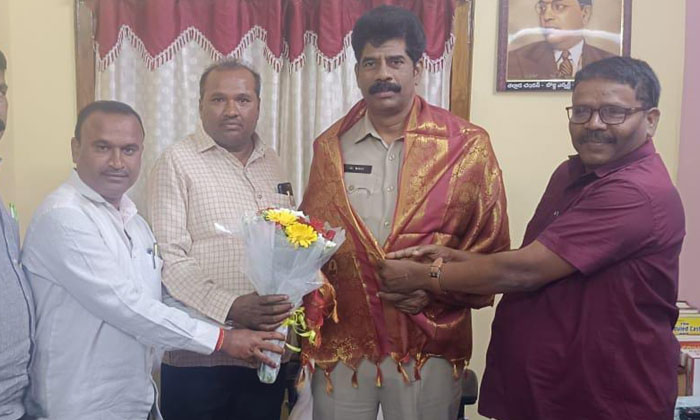  Cpm Leaders Met Dsp G Ravi In ​​suryapet , Dsp G Ravi , Cpm Leaders, Suryape-TeluguStop.com