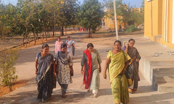 Expert Committee On Imampet Series Of Incidents Gurukula Secretary Resita Lakshm-TeluguStop.com