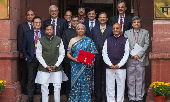  Finance Minister Nirmala Sitharaman Presenting The Interim Budget 2024 In The Pa-TeluguStop.com