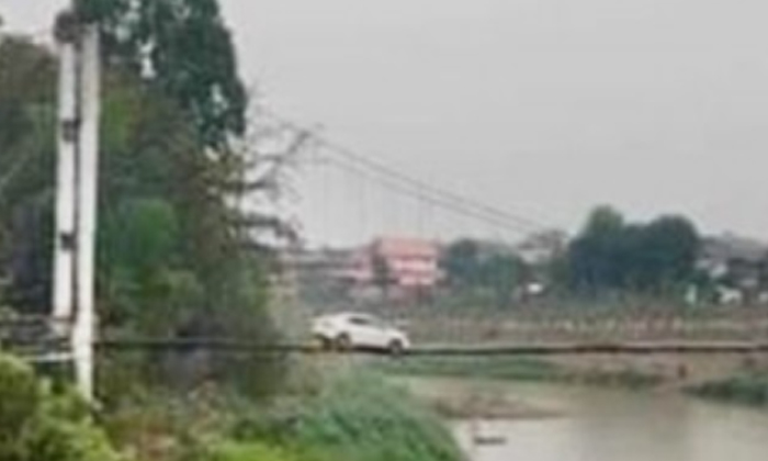 Telugu Car Stuck, Gps Mishap, Error, Rescue, Thailand, Wooden Bridge, Yom River-